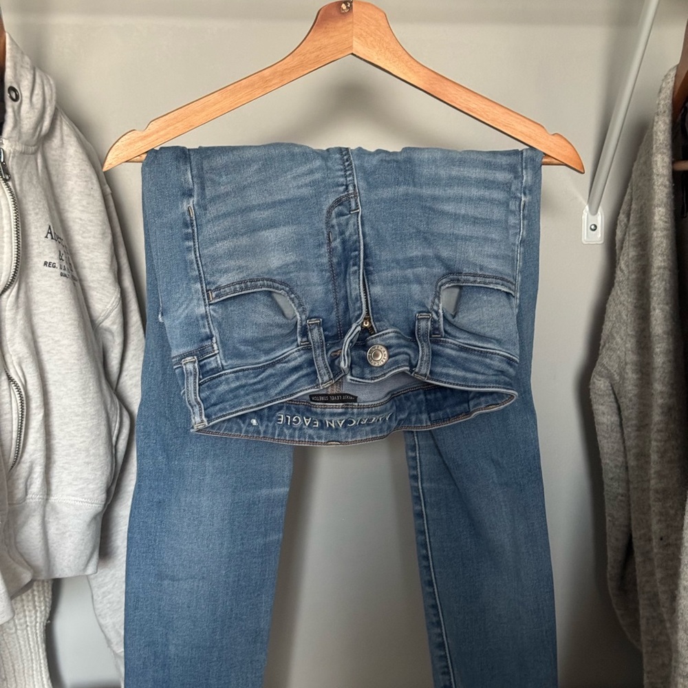AMERICAN EAGLE JEANS